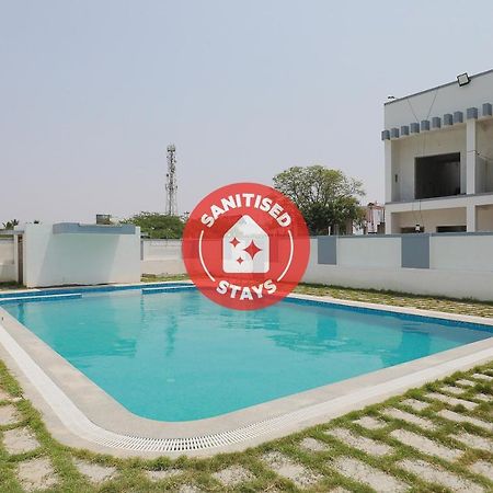 Vaccinated Staff- Oyo 38695 Peninsula Holiday Resorts Chennai Exterior foto