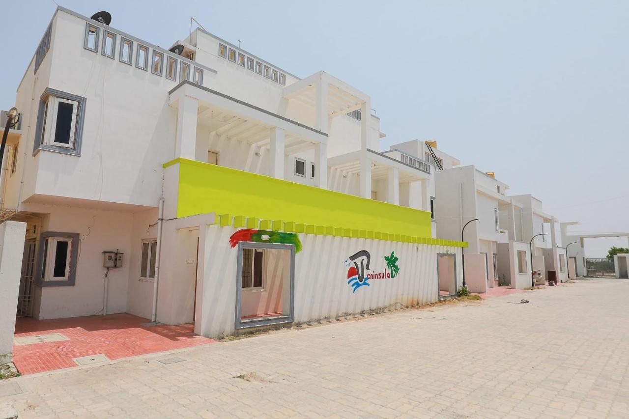 Vaccinated Staff- Oyo 38695 Peninsula Holiday Resorts Chennai Exterior foto